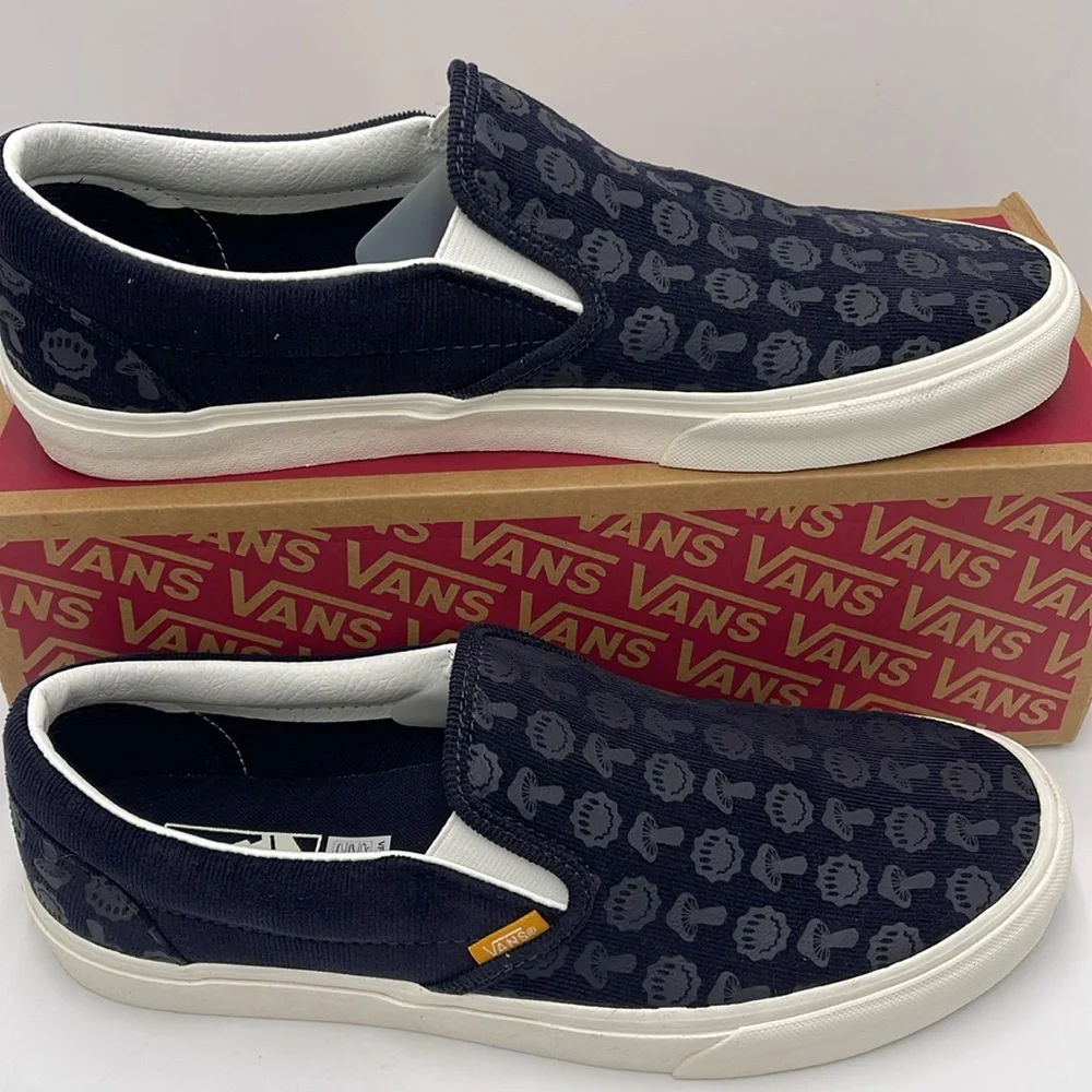Vans Men’s Classic Slip-On
Trippy Cord Dark Navy
VN0A7Q5DDNV Sneakers - Picture 2 of 16
